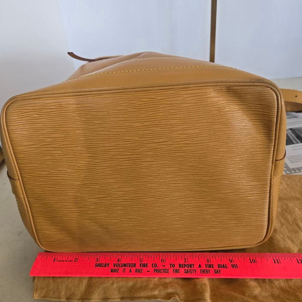 Women's Louis Vuitton Sable Tan Epi Leather Noe Shoulder Bag w/ COA & Dustbag - Picture 9 of 16
